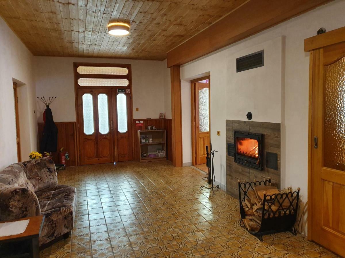 Rs Bernov Zatisi Hotel Nejdek Екстериор снимка